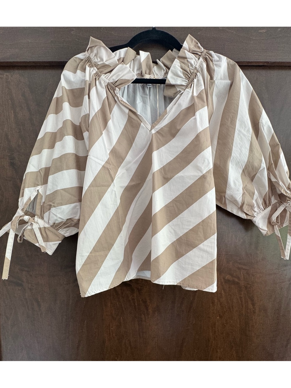 NWT Sofia Made In Italy Creme Brûlée Striped Ruffle Neck Cotton Top XS/S